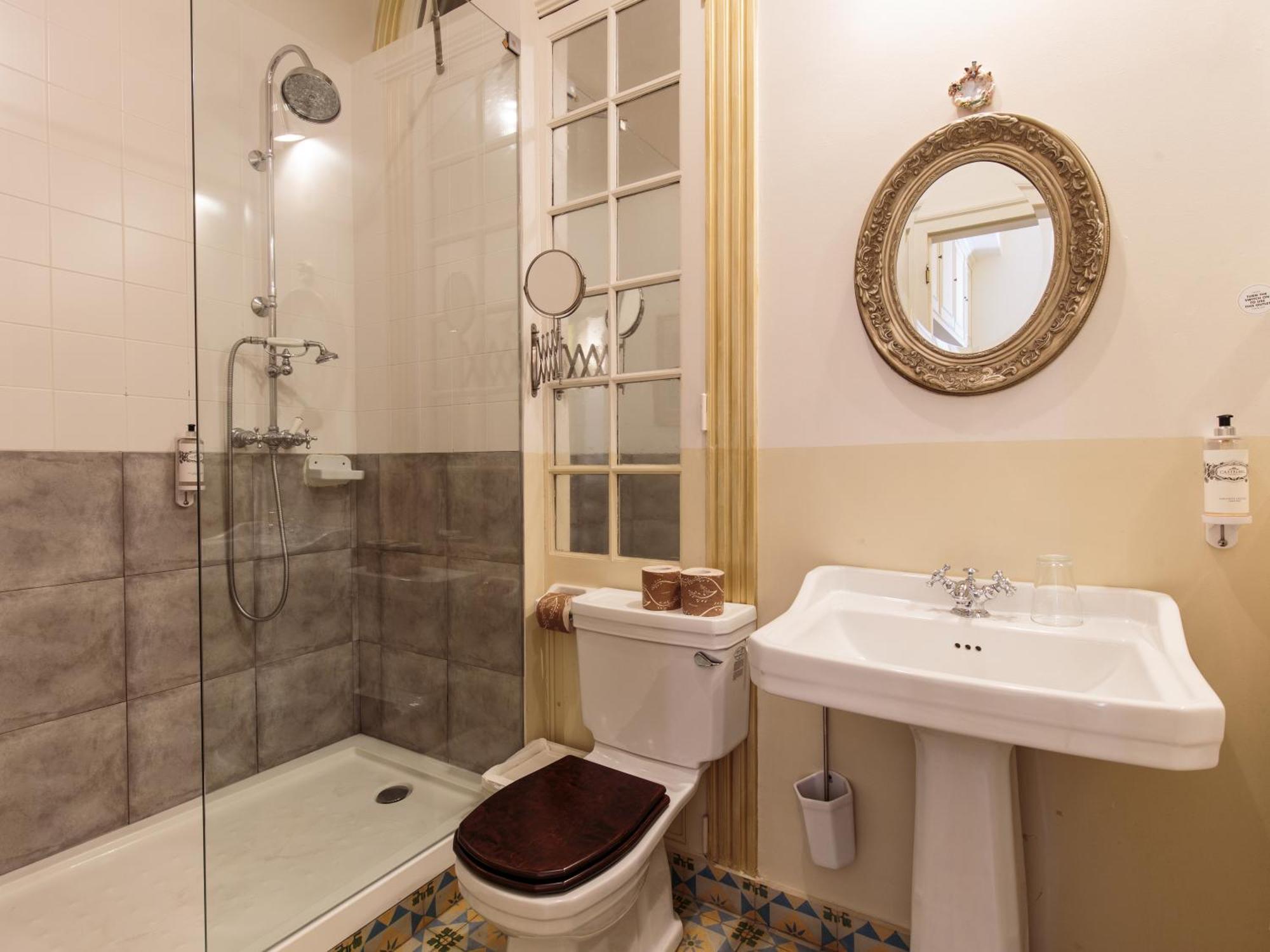 Small Double Room,1281089956:JPEG