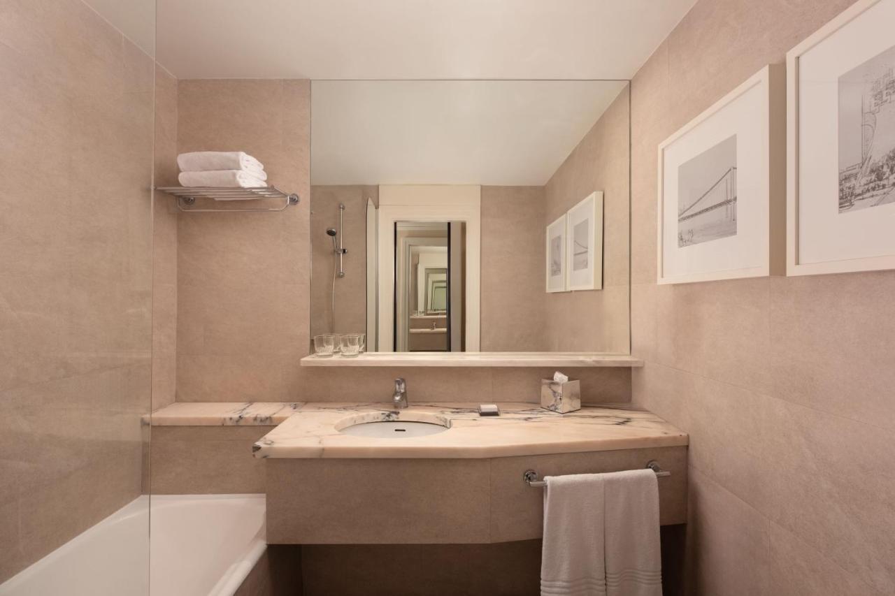 Quarto Twin com Vista Piscina e 2 Camas Individuais