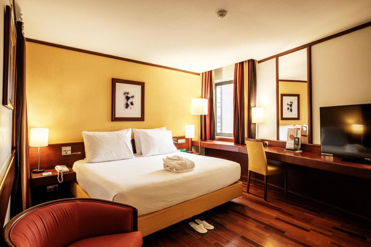 One-Bedroom King Suite with Sofa Bed,1498774840:JPEG