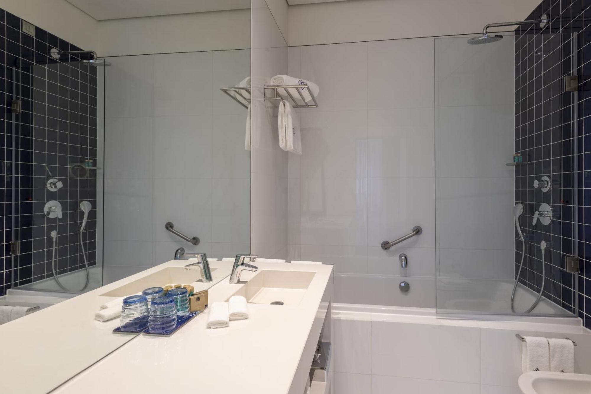Deluxe Double or Twin Room,1543046650:JPEG