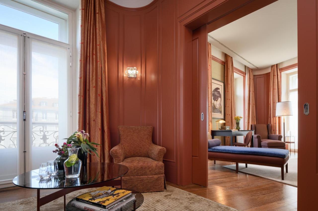 Suite with Square View