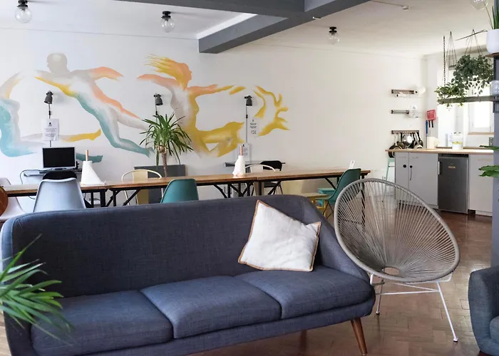 Hostel: Draft Hostel & Rooms