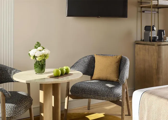 Hotel near College: Tivoli Oriente Lisboa Hotel