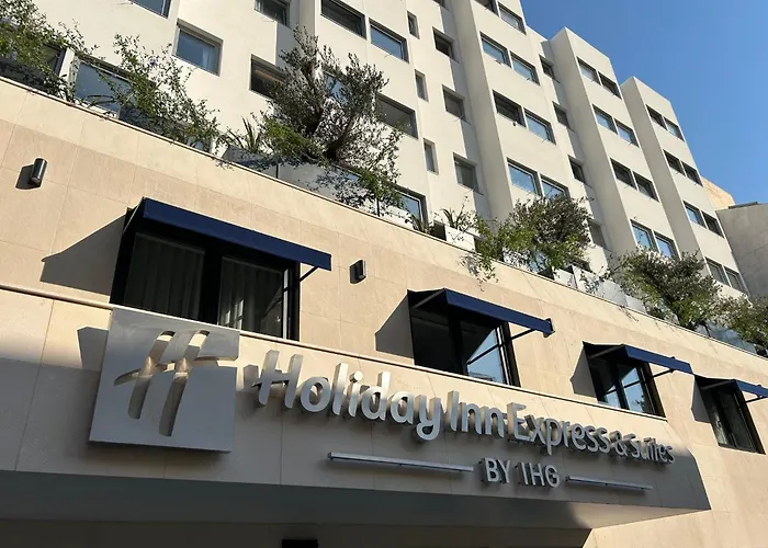 Cheap hotel: Holiday Inn Express & Suites Lisbon - Principe Real By Ihg