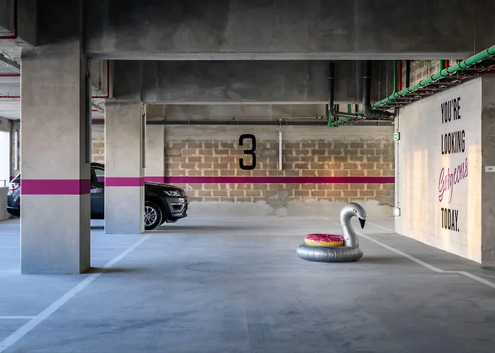 Hotel near College: Moxy Lisboa Oriente